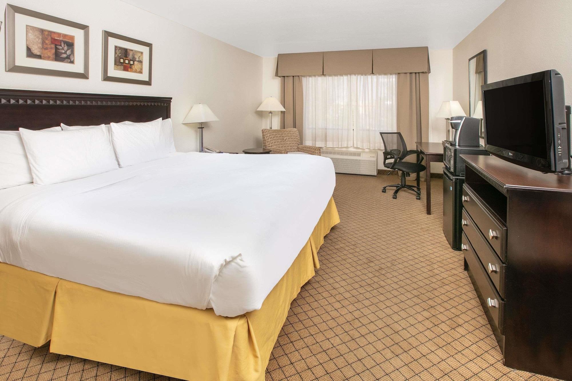 Baymont By Wyndham Roswell Hotel Ngoại thất bức ảnh